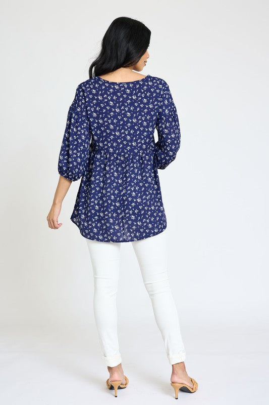 EG Fashion Lightweight Button Accent Ditsy Floral Tunic