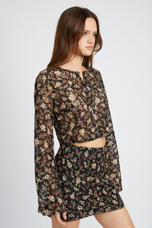 Emory Park BELLL SLEEVE CROPPED TOP