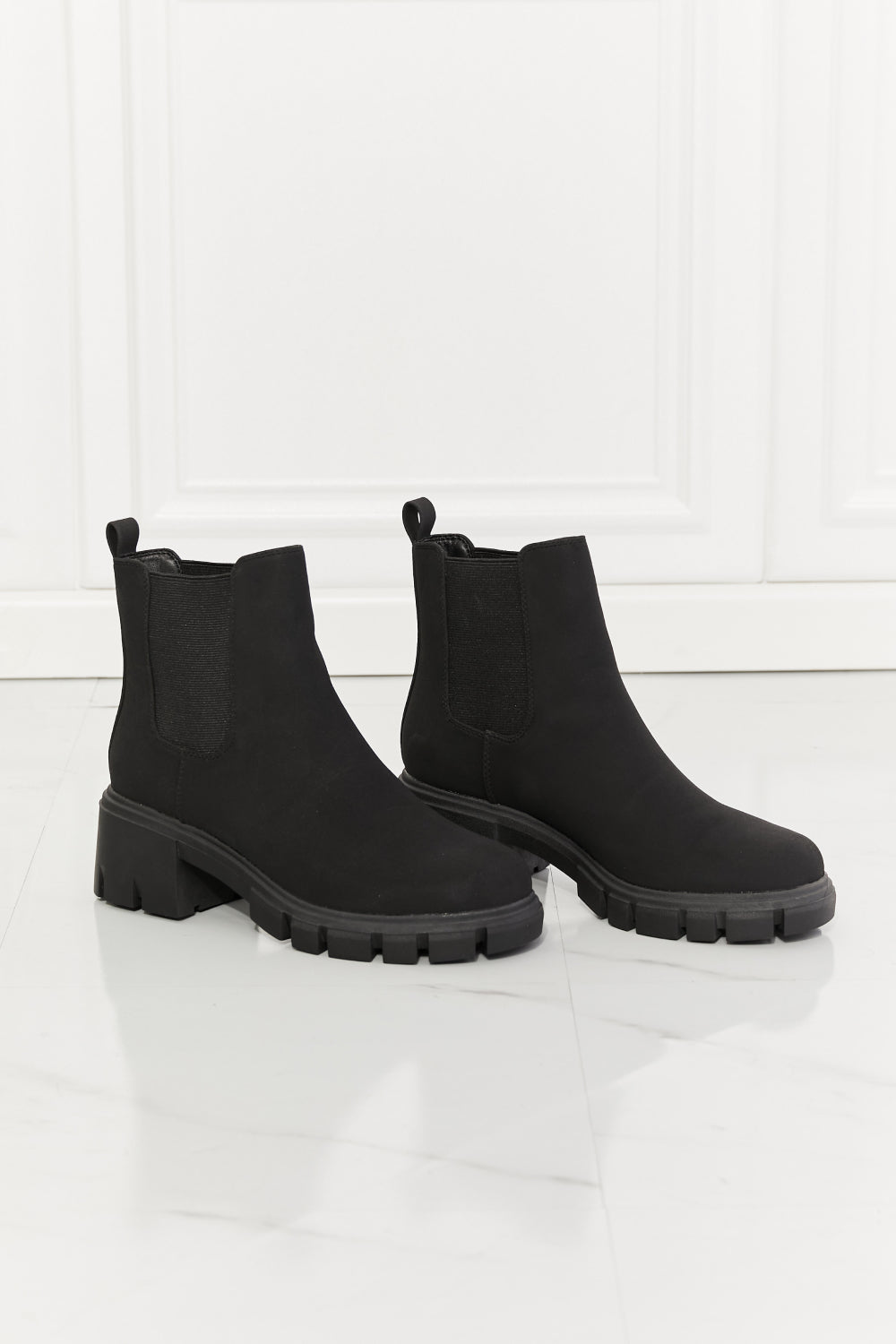 Mmshoes Work For It Matte Lug Sole Chelsea Boots In Black