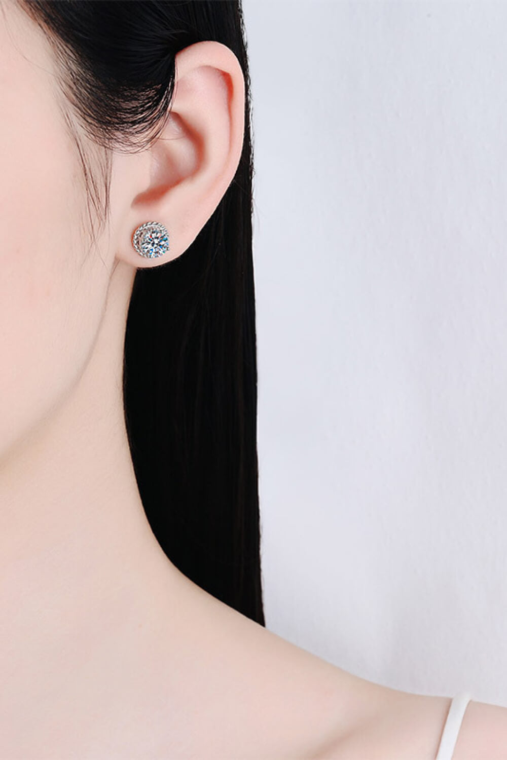 Moissanite Round Stud Earrings Image4