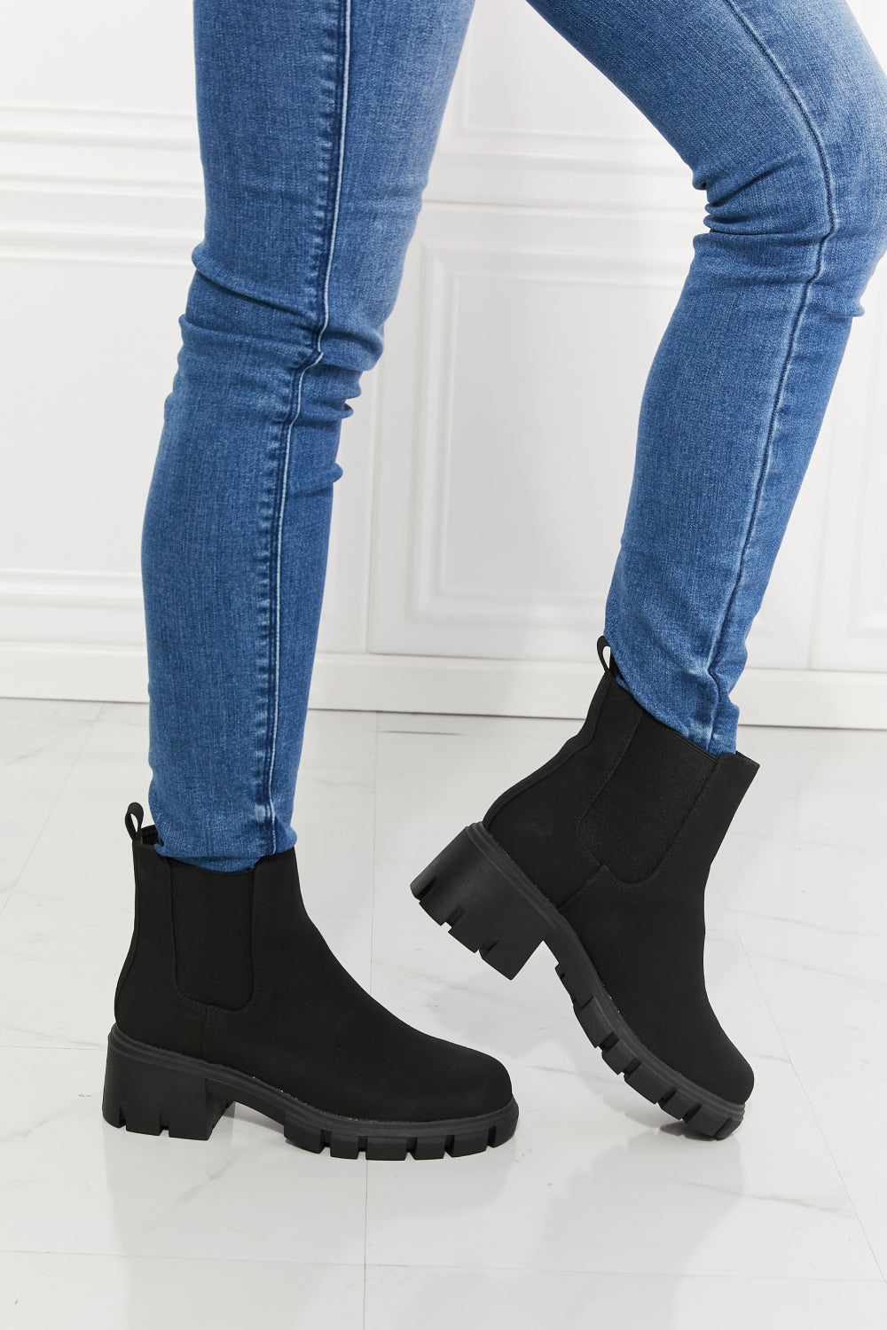 Mmshoes Work For It Matte Lug Sole Chelsea Boots In Black