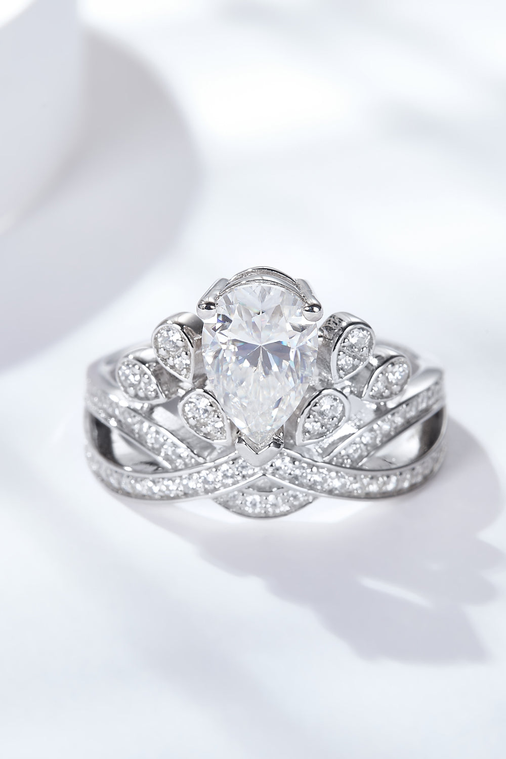 Moissanite Crown-Shaped Ring Image1