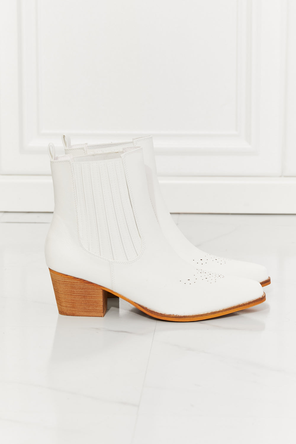Mmshoes Love The Journey Stacked Heel Chelsea Boot In White
